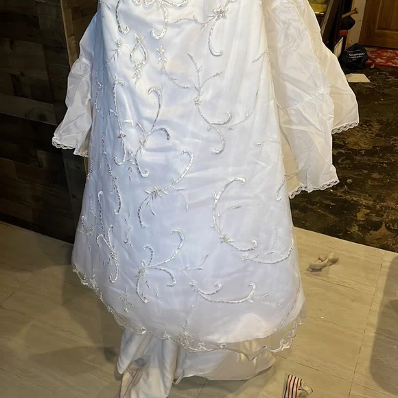 Oleg Casini Collection Wedding Dress - Picture 4 of 10